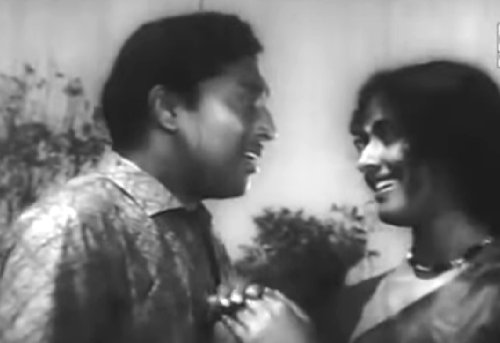 enge neeyo nanum ange - Nenjirukkum Varai (1967)