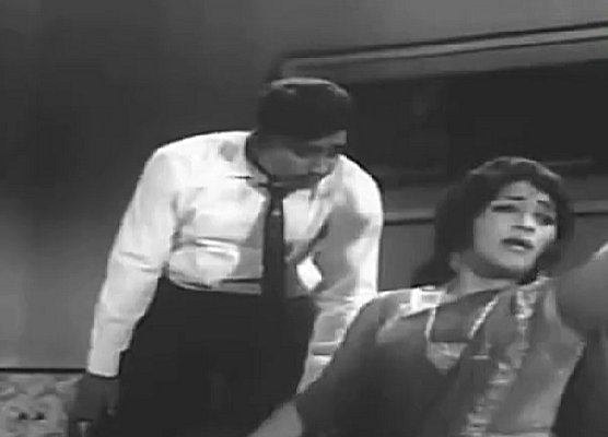 ninaithal podhum paaduven - Nenjirukkum Varai (1967)